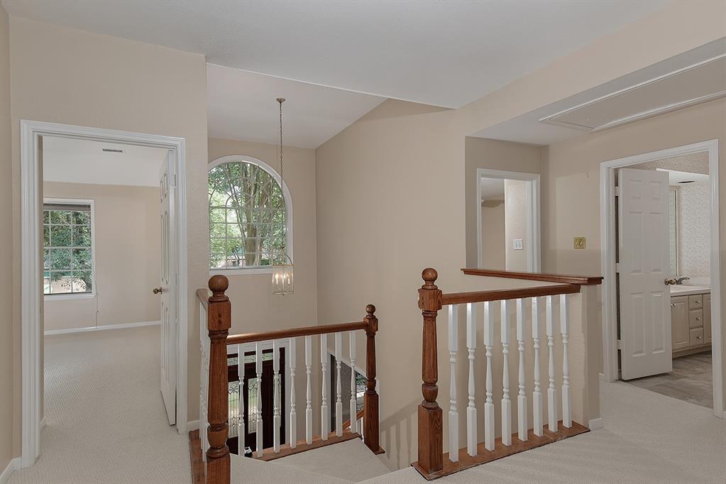 114 S Mill Trace Drive, The Woodlands, Texas image 18