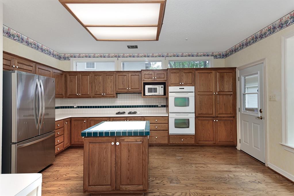 114 S Mill Trace Drive, The Woodlands, Texas image 10