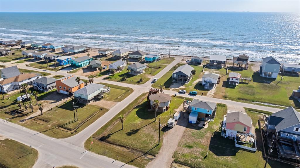 702 Seashell Drive, Surfside Beach, Texas image 3