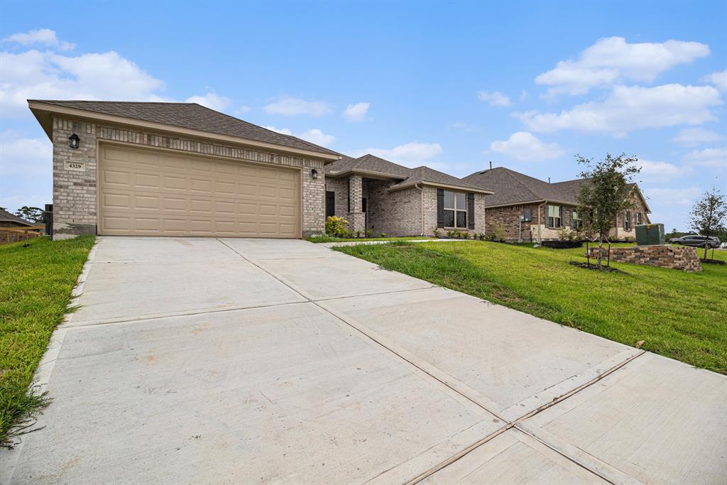 4329 Leslies Way Way, Dickinson, Texas image 2