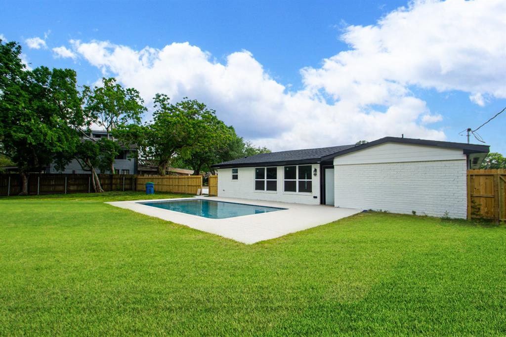 18211 Kings Row, Webster, Texas image 34