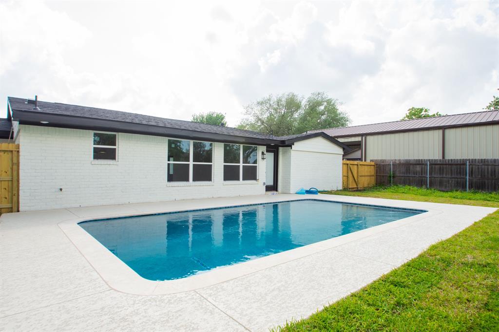 18211 Kings Row, Webster, Texas image 32