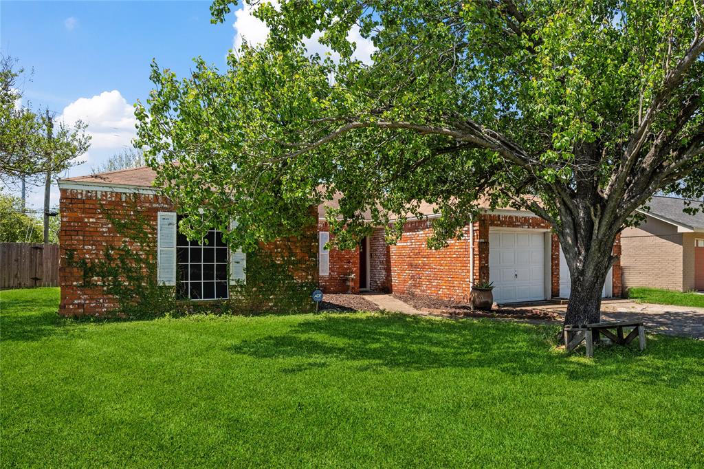 4511 Ponderosa Drive, Baytown, Texas image 1