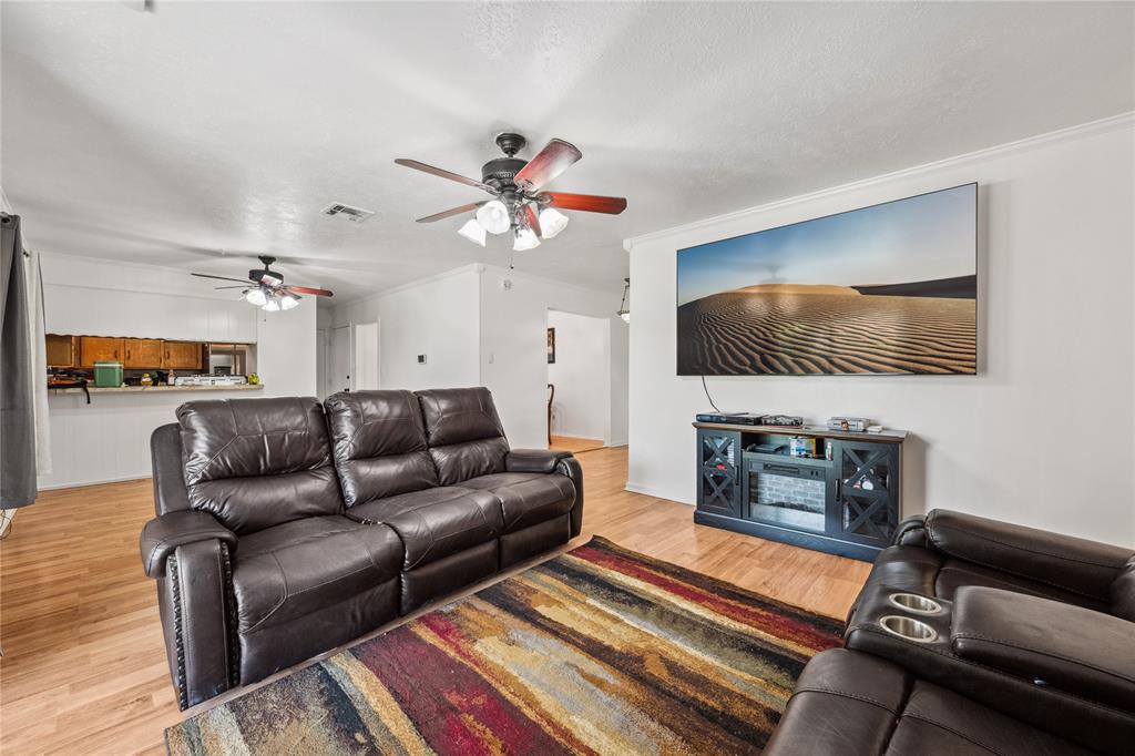 4511 Ponderosa Drive, Baytown, Texas image 8