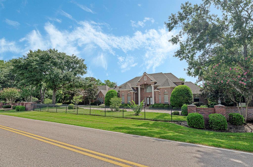 22222 Holly Creek Trail