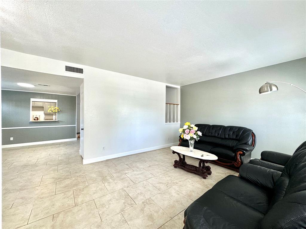 11127 Village Bend Ln Lane #1127, Houston, Texas image 6