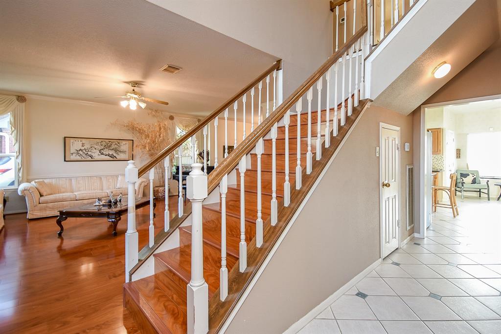 9706 Garden Row Drive, Sugar Land, Texas image 5