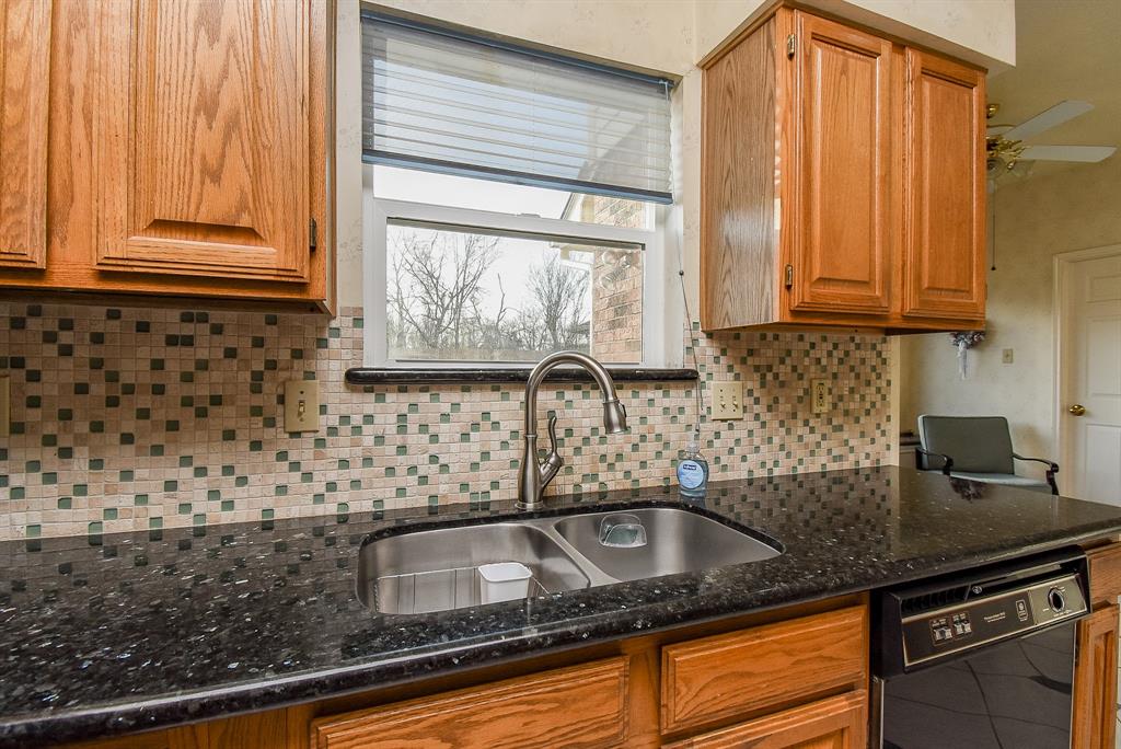 9706 Garden Row Drive, Sugar Land, Texas image 17