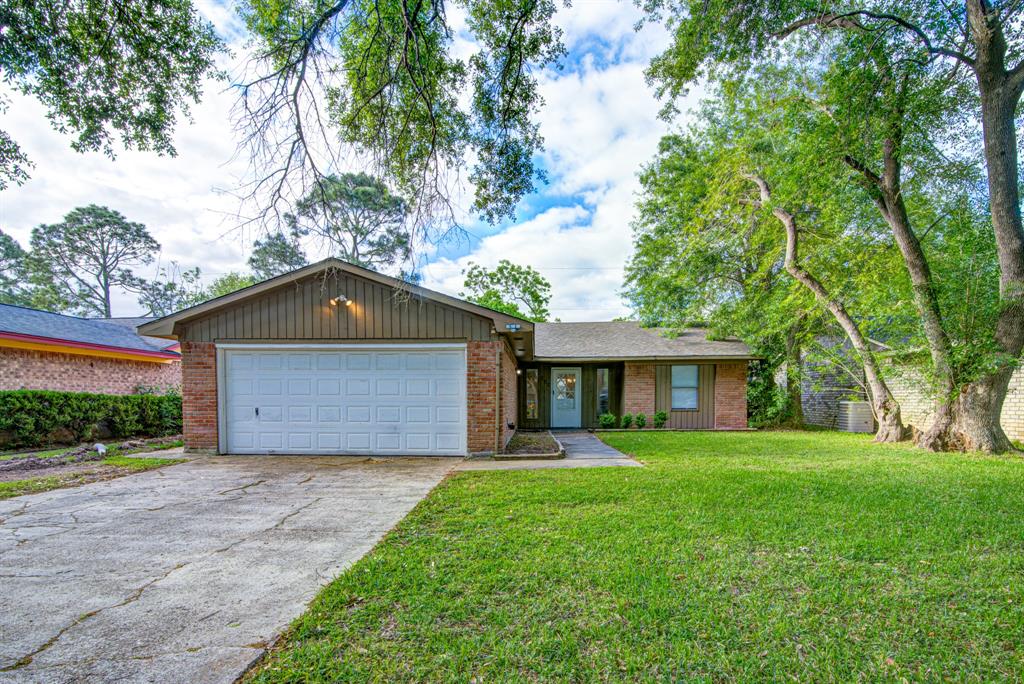 828 Noreda Street, Angleton, Texas image 1