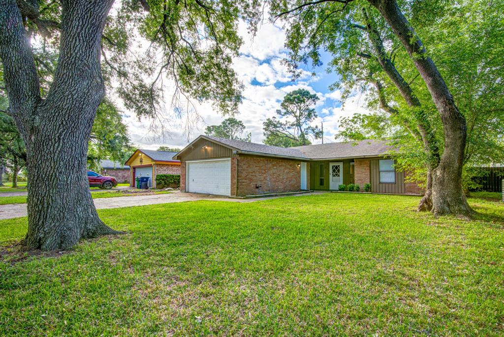 828 Noreda Street, Angleton, Texas image 3