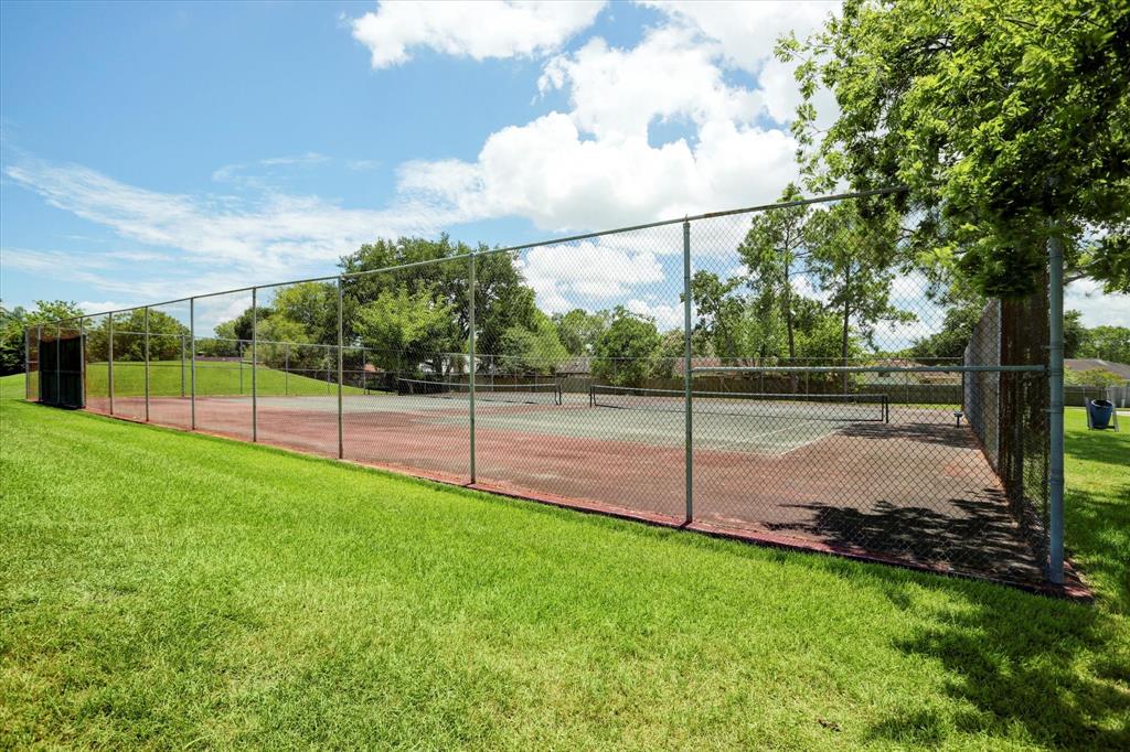 834 Ramada Drive, Houston, Texas image 21