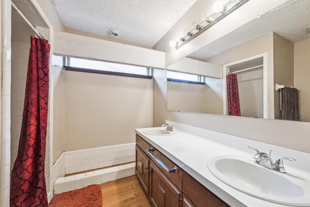 834 Ramada Drive, Houston, Texas image 11