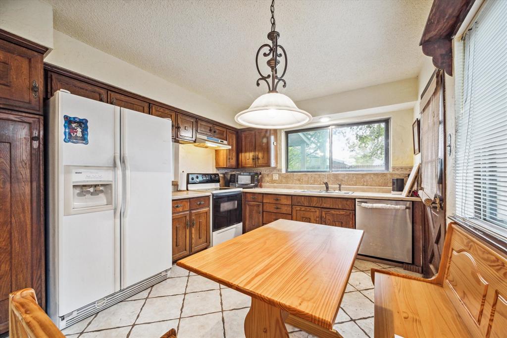 834 Ramada Drive, Houston, Texas image 2