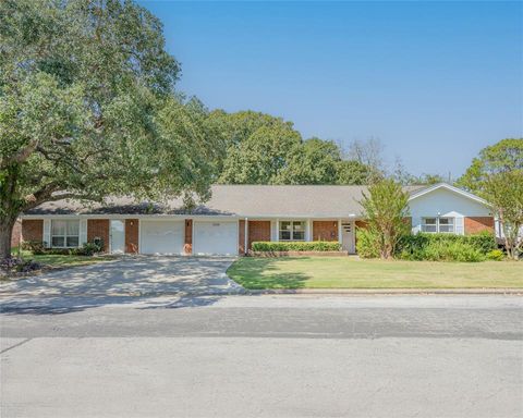 A home in Bay City