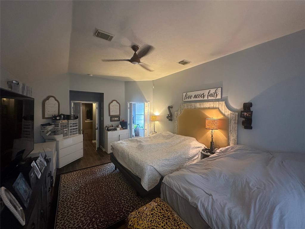 1107 Barkly Court