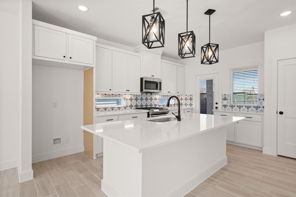 7642 Meadow Mouse Lane, Katy, Texas image 4