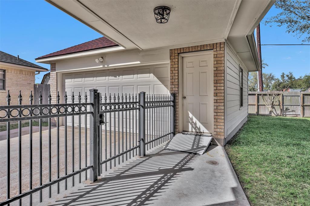 1513 Ed Watson Drive, Deer Park, Texas image 46