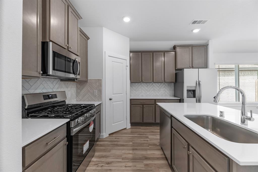 1723 Portia Lane, Conroe, Texas image 3