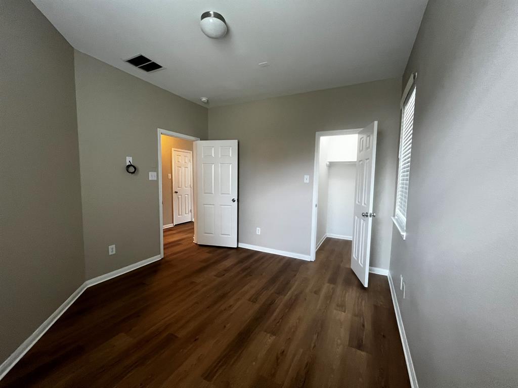 Photo 8 of 36 of 6435 Wilshire Lks house