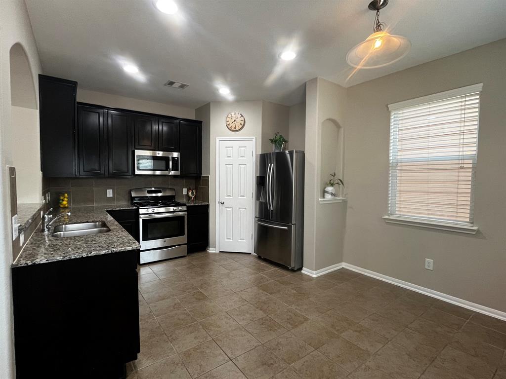 Photo 13 of 36 of 6435 Wilshire Lks house