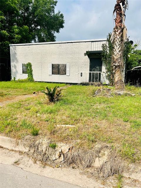 702 Farquhar Street Navasota TX 77868