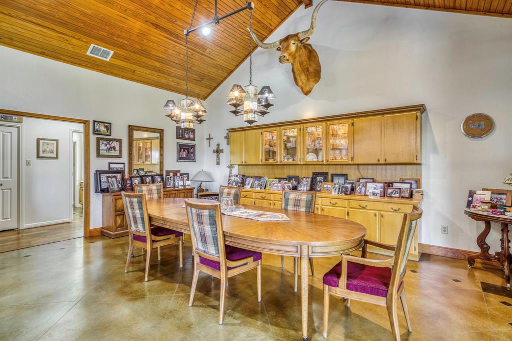 1035 County Road 112, Cost, Texas image 11