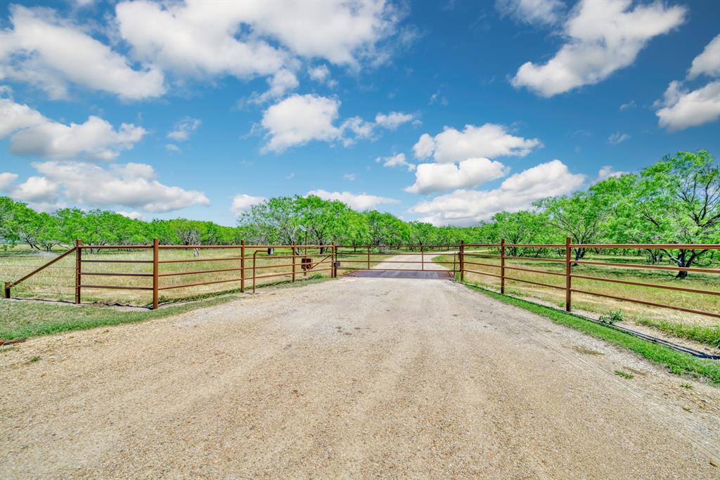 1035 County Road 112, Cost, Texas image 1