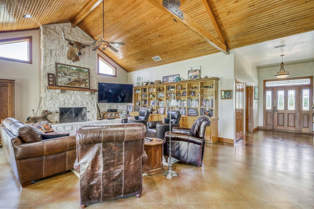 1035 County Road 112, Cost, Texas image 8