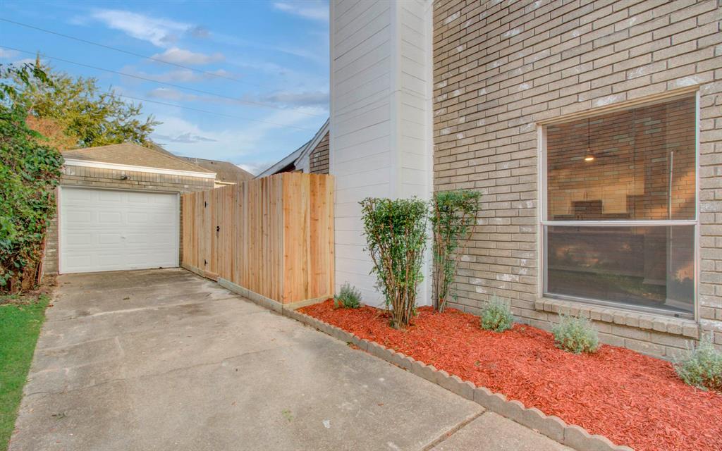 5522 Santrey Drive, Houston, Texas image 3