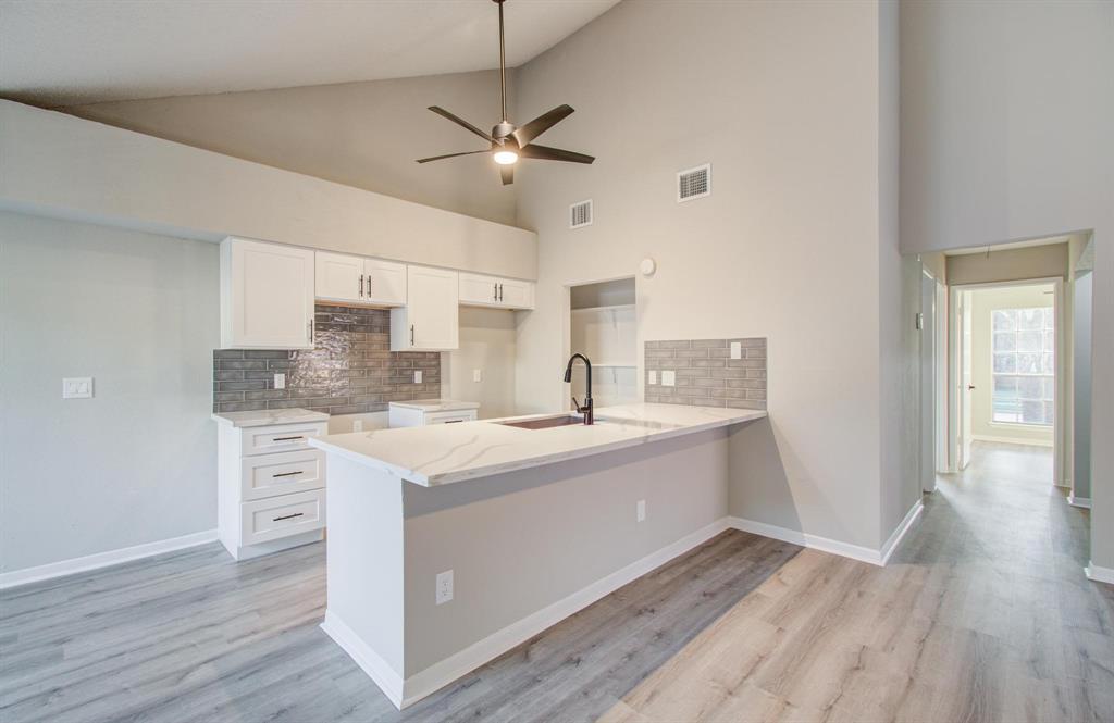 5522 Santrey Drive, Houston, Texas image 8