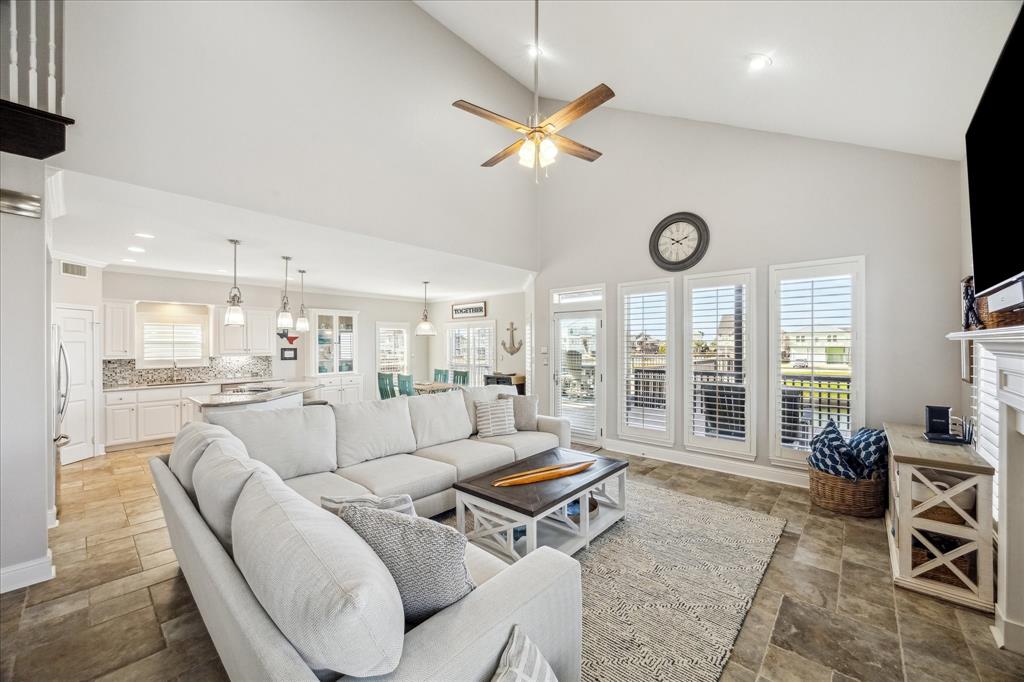 519 Westerly Drive, Tiki Island, Texas image 11