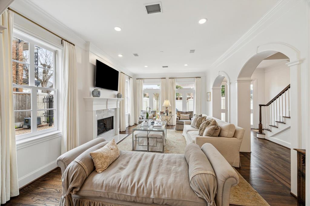 1230 Potomac Drive, Houston, Texas image 6