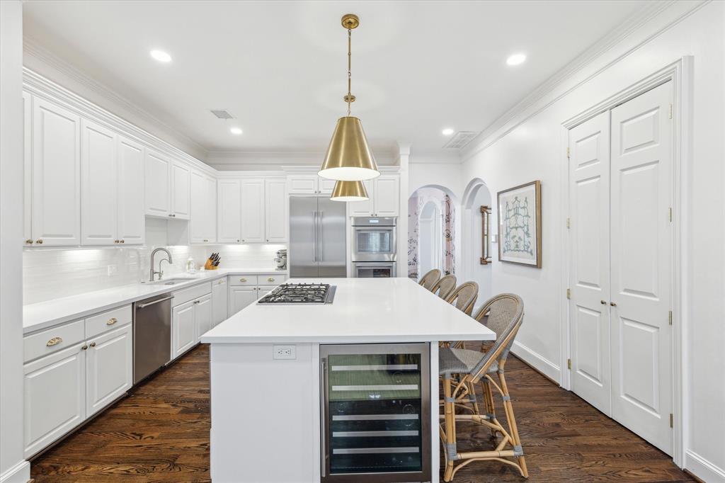 1230 Potomac Drive, Houston, Texas image 11