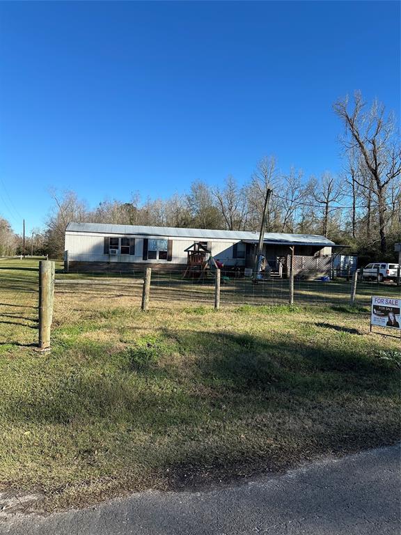 1652 County Road 2060, Hull, Texas image 2