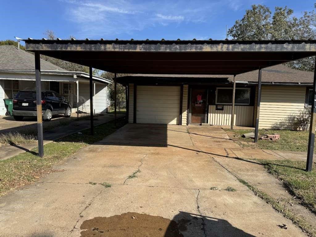 305 W Harrison Avenue, Electra, Texas image 2