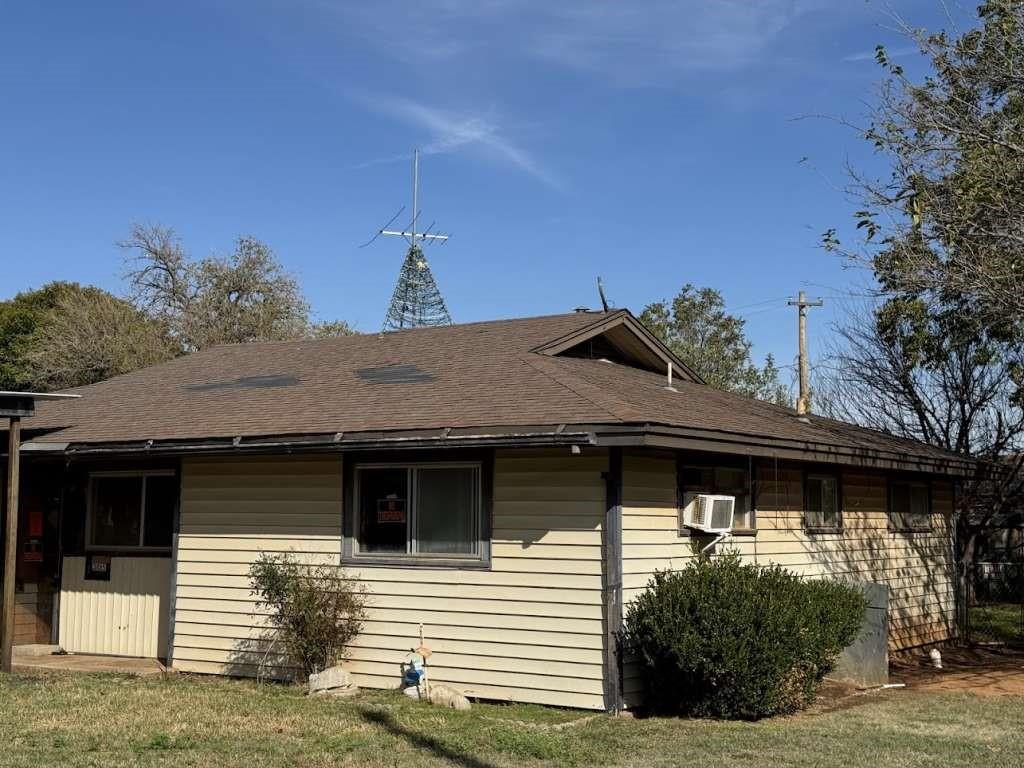 305 W Harrison Avenue, Electra, Texas image 3