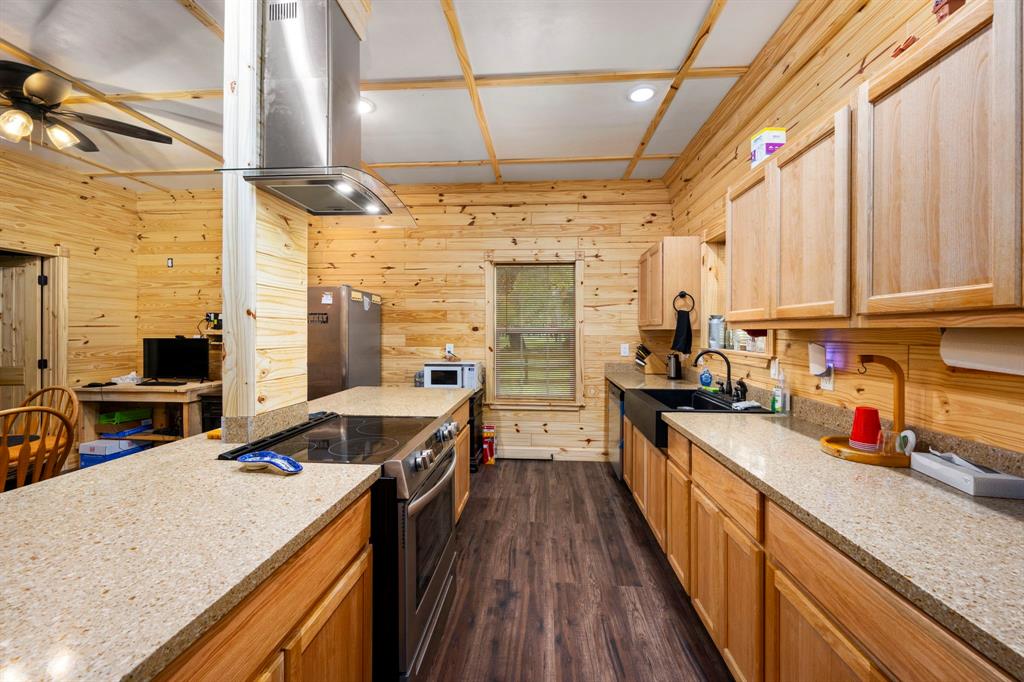 220 Crooked Creek, Sheridan, Texas image 6