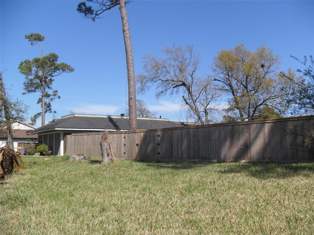 3115 Lazy Pine Lane, La Porte, Texas image 2