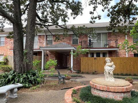 Photo of 2824 Briarhurst Drive #29, Houston, TX 77057 (MLS # 71662819) Photo of 2824 Briarhurst Drive #29, Houston, TX 77057 (MLS # 71662819)