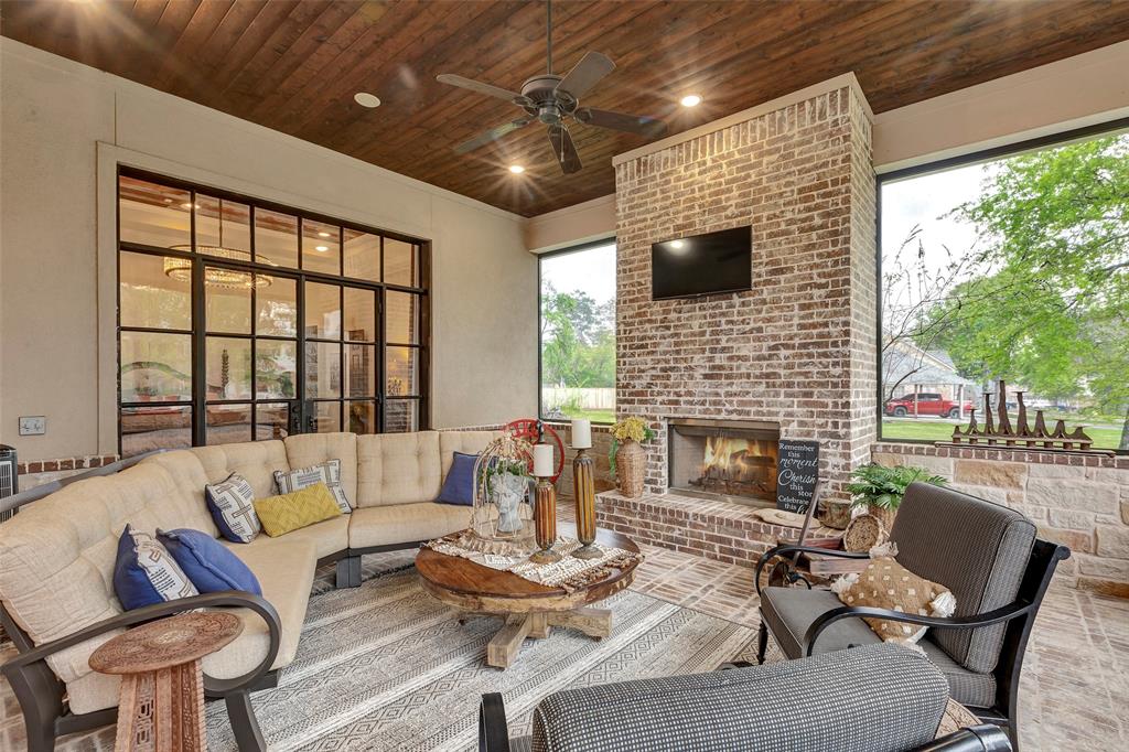 12431 Lake Vista Drive, Willis, Texas image 3
