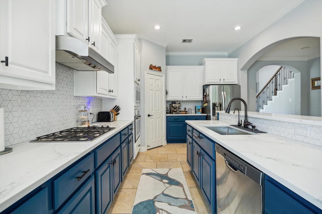 86 N Victoriana Circle, The Woodlands, Texas image 6