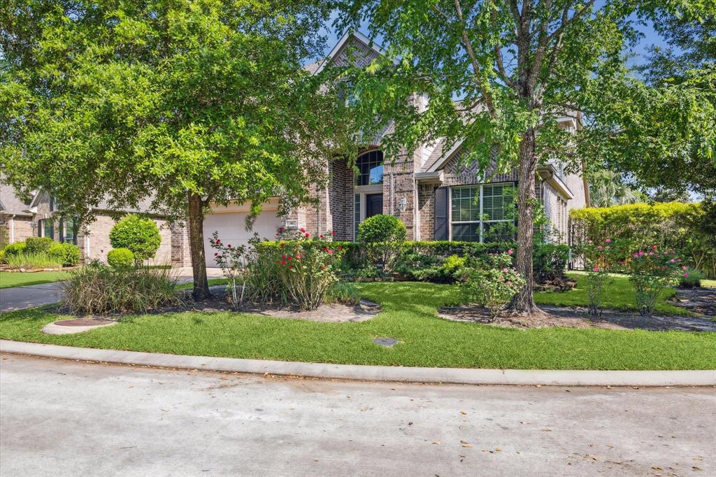 86 N Victoriana Circle, The Woodlands, Texas image 2