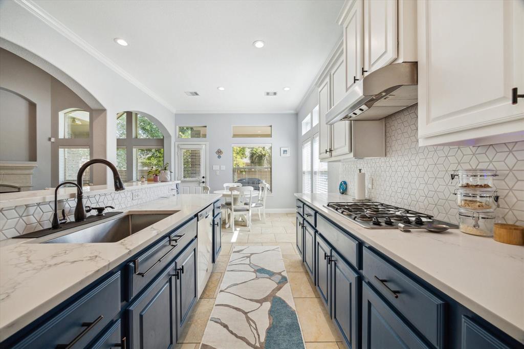 86 N Victoriana Circle, The Woodlands, Texas image 8