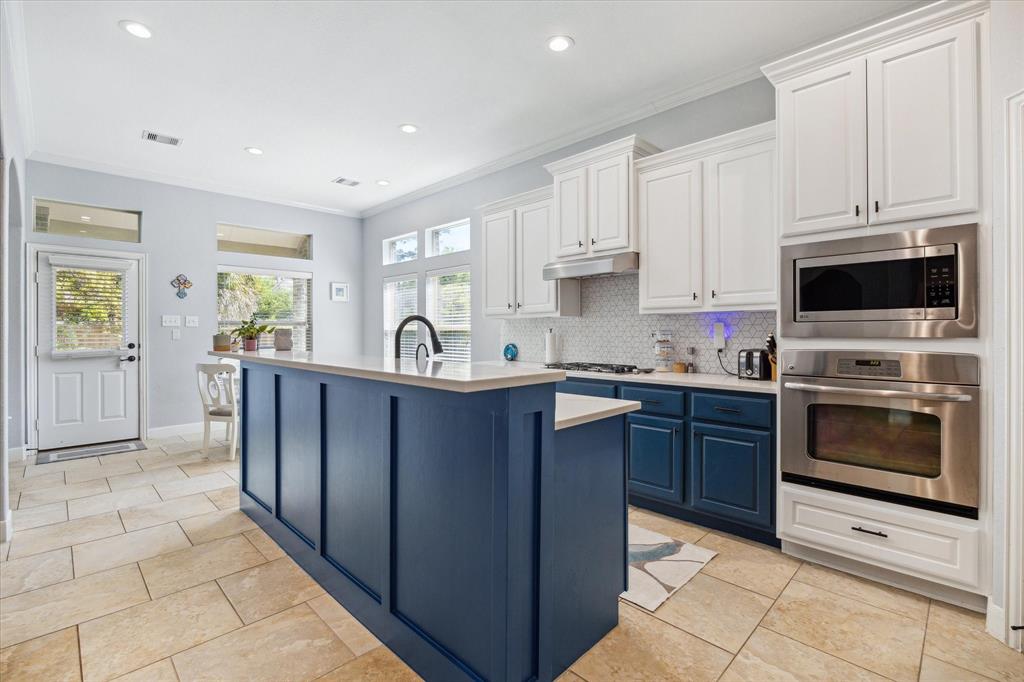 86 N Victoriana Circle, The Woodlands, Texas image 7