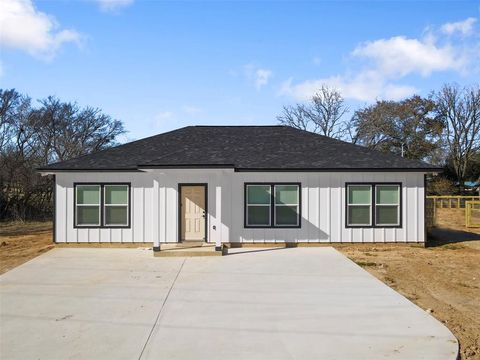 Photo of 807 E Brown Street, Hearne, TX 77859 (MLS # 50218921)