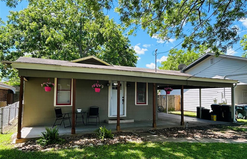 121 Banks Street, Columbus, Texas image 1