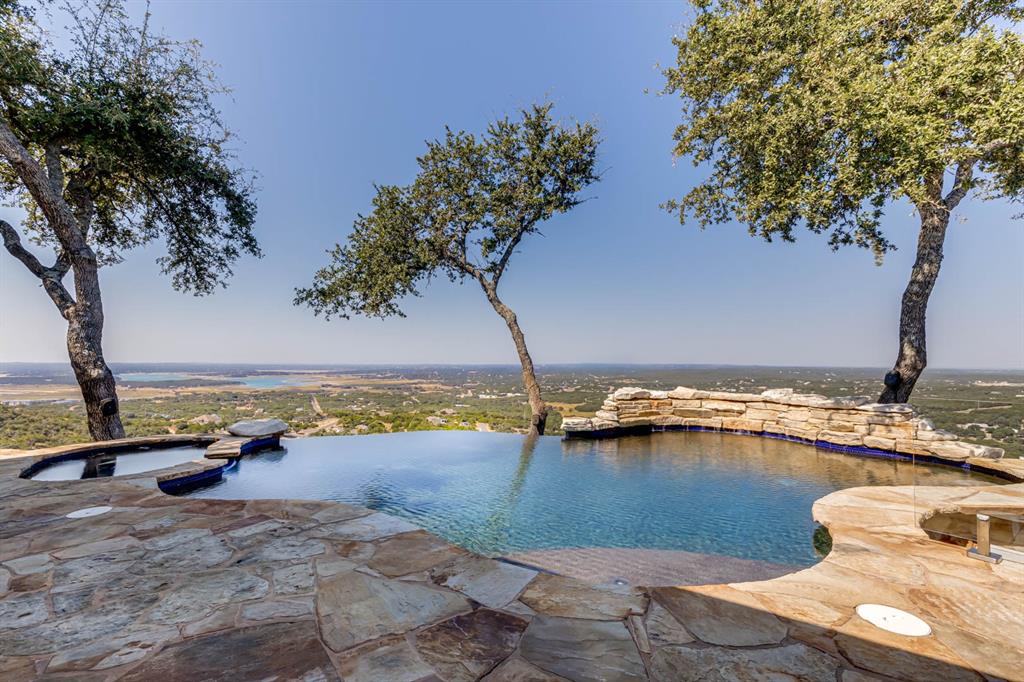 1041 Eagle Point Drive, Canyon Lake, Texas image 3