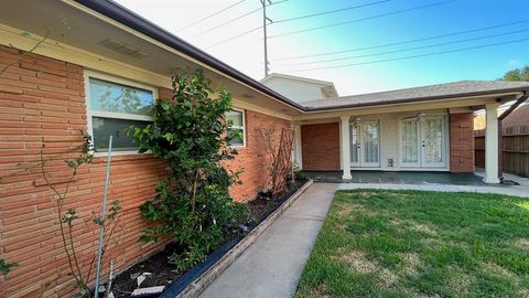 Single Family Residence in Galveston TX 27 South Shore Drive 1.jpg