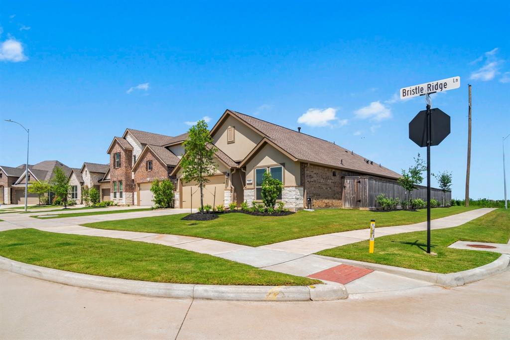 3315 Bristle Ridge Lane, Brookshire, Texas image 2