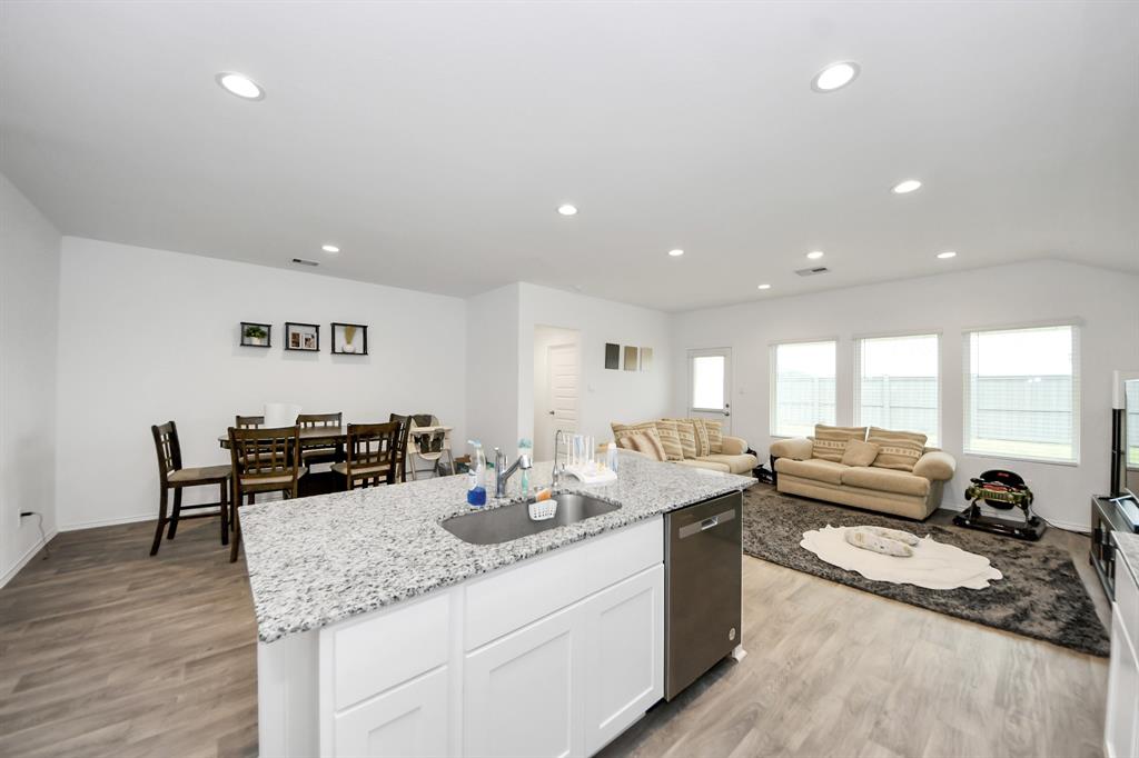 2039 Woodlark Way